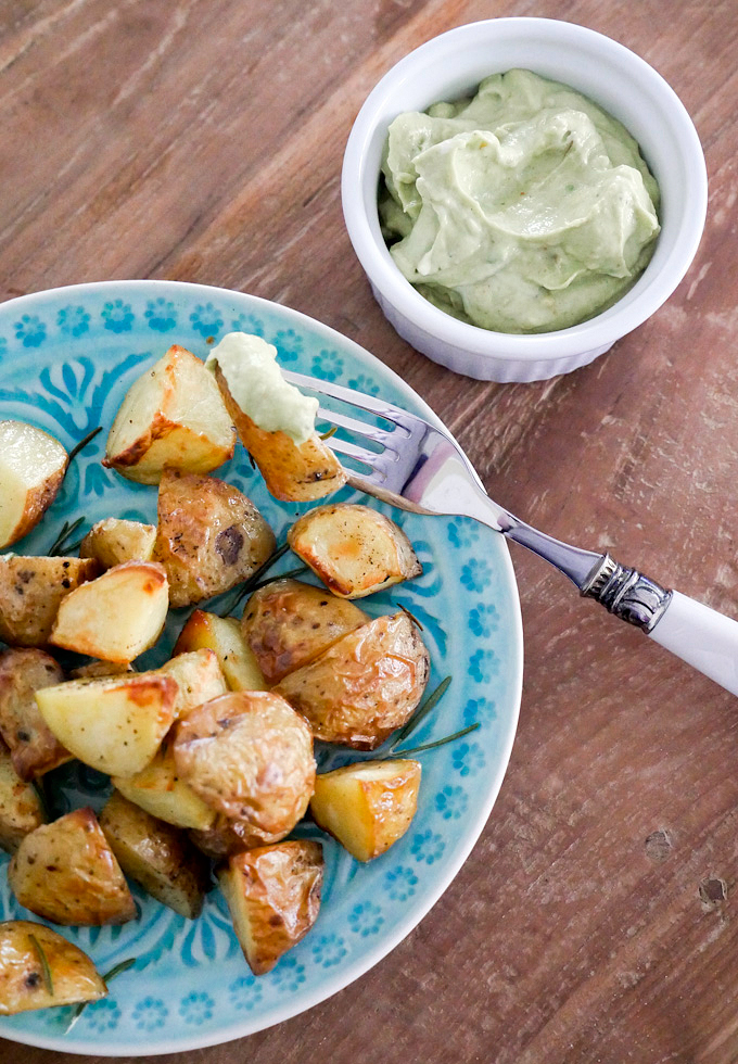 Rosemary potatoes from the oven with guacamole
