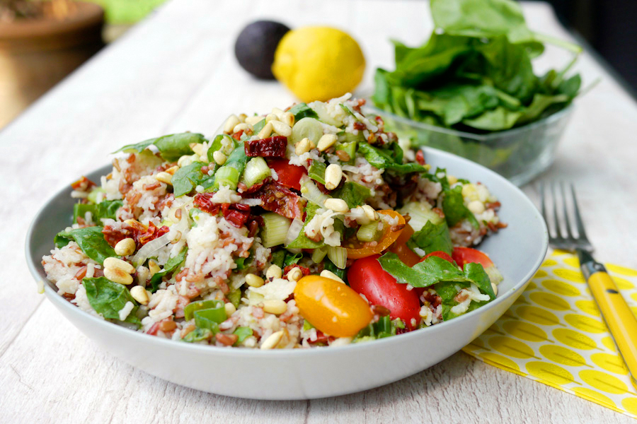 Summer rice salad with avocado and Baby spinat 