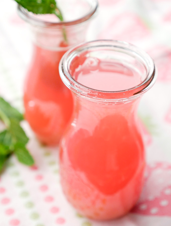 Rhubarb syrup with mint