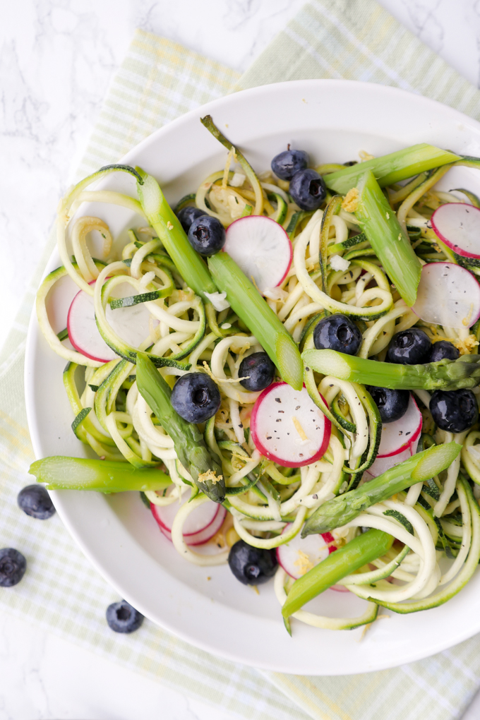 Low Carb Zucchini noodles with asparagus, radishes and blueberries